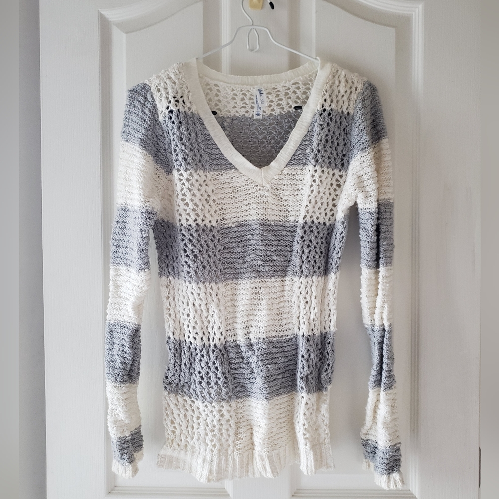 A NWOT white and gray striped Aeropostale sweater